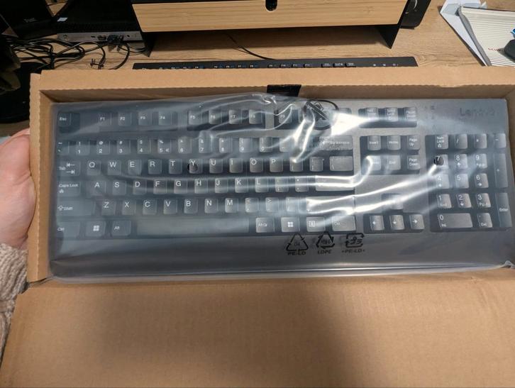 Al 8 verkocht nu nog 1 Nieuwe Lenovo USB Toetsenborden, Computers en Software, Toetsenborden, Nieuw, Qwerty, Bedraad, Ophalen of Verzenden