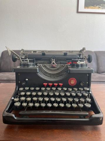 Prachtige vintage jaren 30 Torpedo 6 typemachine qwerty izgs beschikbaar voor biedingen