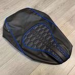 Zadelhoes Vespa Sprint blauw audi rs custom buddydek, Info@jynkx.com, Jynkx, Nieuw, Ophalen of Verzenden