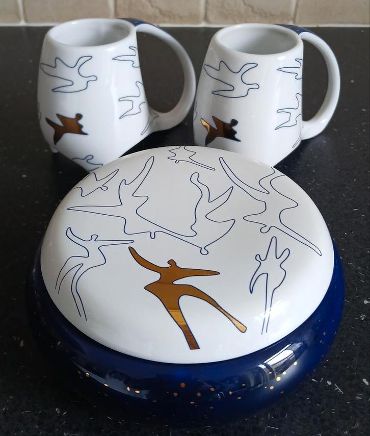 Artihove bonbonschaal en 2 exclusieve koffiemokken, Huis en Inrichting, Keuken | Servies, Zo goed als nieuw, Overige typen, Overige stijlen