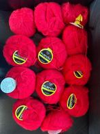 Wol / Breigaren 12 bollen rood + 1 paars, Ophalen of Verzenden, Nieuw, Breien of Haken, Wol of Garen