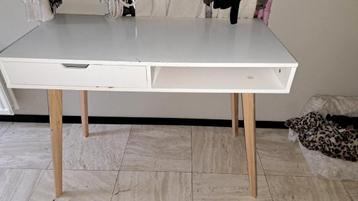 Buro (wit, Scandinavische stijl) GRATIS