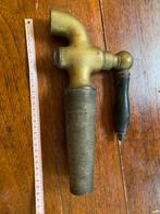 Oude messing kraan met houten handvat, Antiek en Kunst, Ophalen of Verzenden
