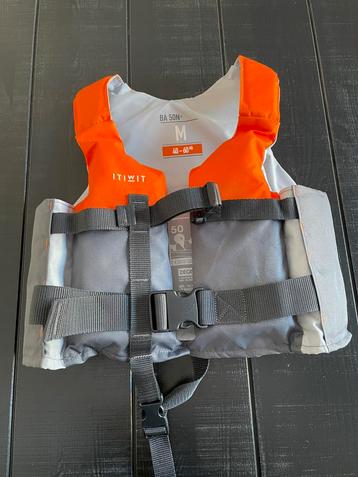 Reddingsvest Decathlon beschikbaar voor biedingen