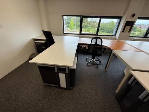 Kantoormeubilair MOET WEG, Huis en Inrichting, Bureaus, Zo goed als nieuw, Bureau, In hoogte verstelbaar, Ophalen