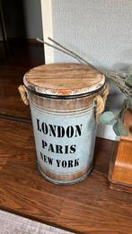 Te koop; 2 grote opberg blikken, Verzamelen, Blikken, Ophalen of Verzenden, Zo goed als nieuw, Overige