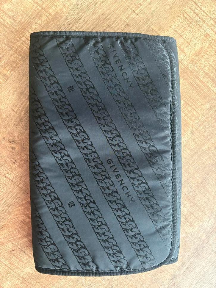 Givenchy Verschoonmat - Luxe en Stijlvol, Kinderen en Baby's, Badjes en Verzorging, Zo goed als nieuw, Aankleedkussen, Overige merken