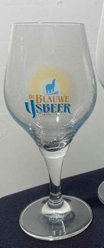 Bierglas op voet: De Blauwe IJsbeer. Hoogte 17 cm beschikbaar voor biedingen
