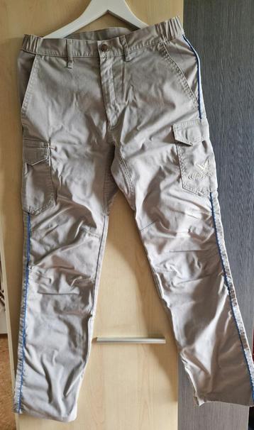 Broek van Center Parcs met oude logo beschikbaar voor biedingen