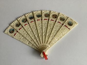 leuk vintage celluloid waaiertje Franse badsteden beschikbaar voor biedingen