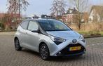 Toyota Aygo X-Clusive Nav, Clima, veel optisch, als nieuw, Auto's, Toyota, Voorwielaandrijving, Leder en Stof, Particulier, 3 cilinders