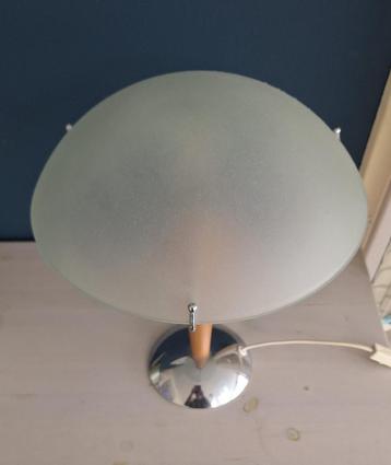 Tafellamp hout en glas beschikbaar voor biedingen