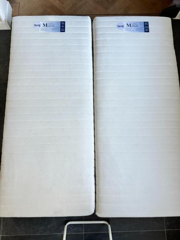 Twee (bijna nieuwe) matrassen 90 x 210 cm, Huis en Inrichting, Slaapkamer | Matrassen en Bedbodems, Zo goed als nieuw, Matras