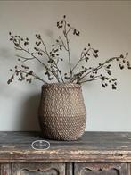 Oude rieten mand vismand gevlochten stoer sober landelijk