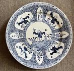 Porselein bord met zotjes, Antiek en Kunst, Antiek | Porselein, Ophalen of Verzenden