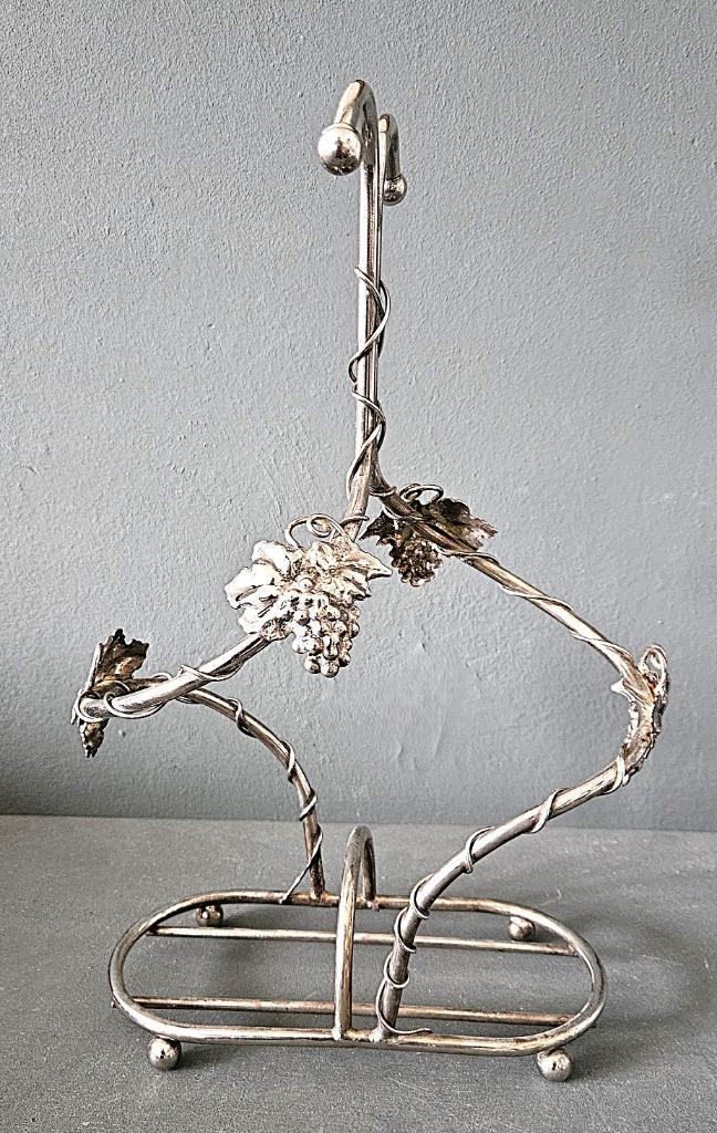 Een vintage zilverkleurige flessenhouder, Huis en Inrichting, Woonaccessoires | Wijnrekken, Gebruikt, Minder dan 50 cm, Metaal