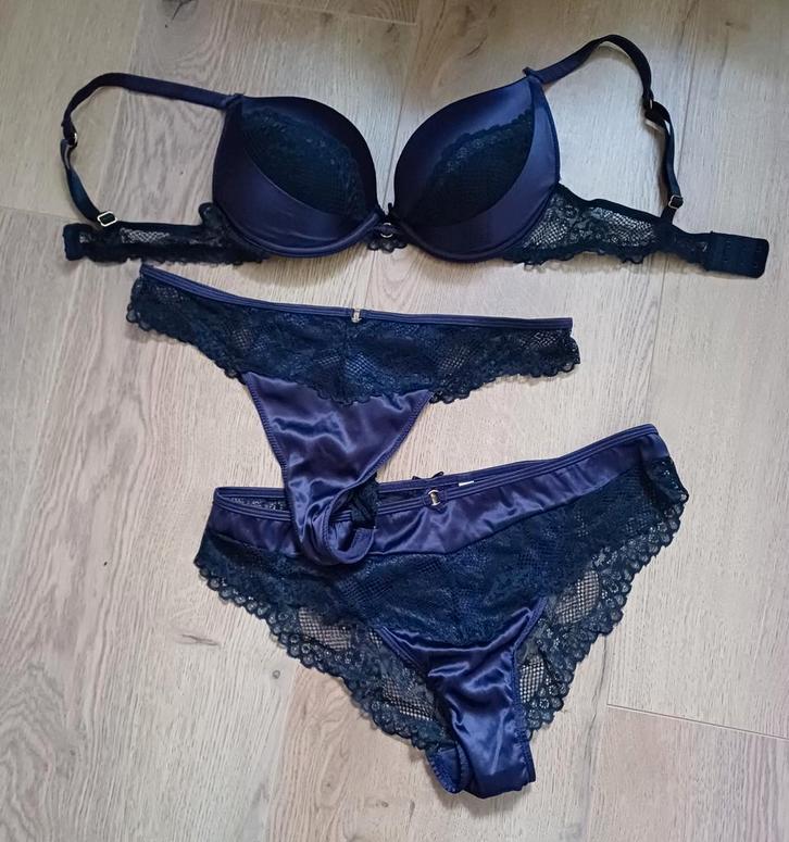 Setje van push up BH en nieuwe brazilian/slip + string, Kleding | Dames, Ondergoed en Lingerie, Setje, Ophalen of Verzenden