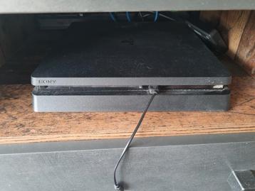 Playstatio 4 met controller  beschikbaar voor biedingen