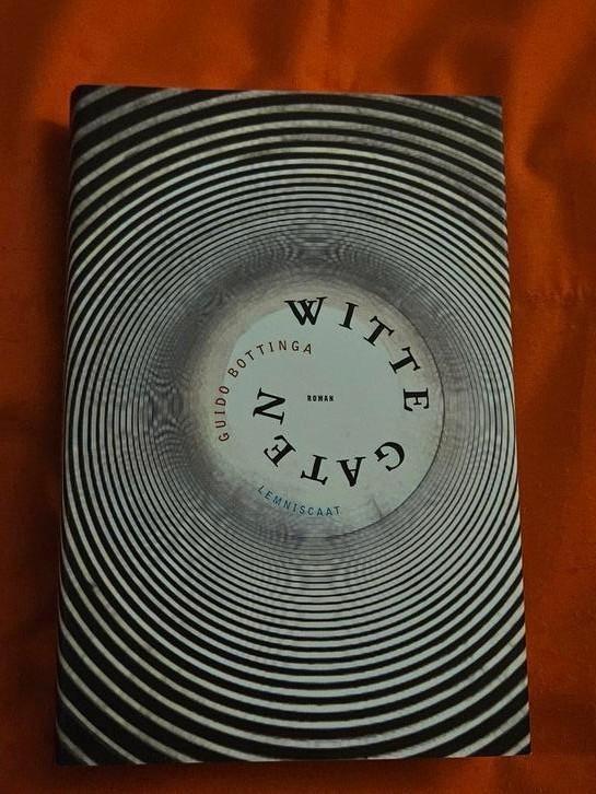 Guido Bottinga - Witte gaten, nieuw, Boeken, Kinderboeken | Jeugd | 13 jaar en ouder, Nieuw, Ophalen of Verzenden