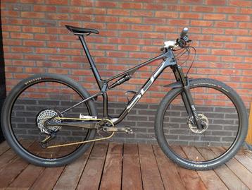 Superior Xc Race fully, maat L, full carbon, xtr, dt-swiss  beschikbaar voor biedingen
