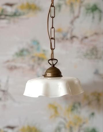 

Vintage prachtige antieke lamp met glazen kap Art Deco

 beschikbaar voor biedingen
