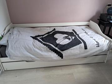 Wit bed met onderschuifbed  beschikbaar voor biedingen
