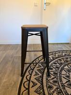 Metalen barkruk met houten zitting (2 stuks), Gebruikt, 60 tot 90 cm, Ophalen of Verzenden, Metaal