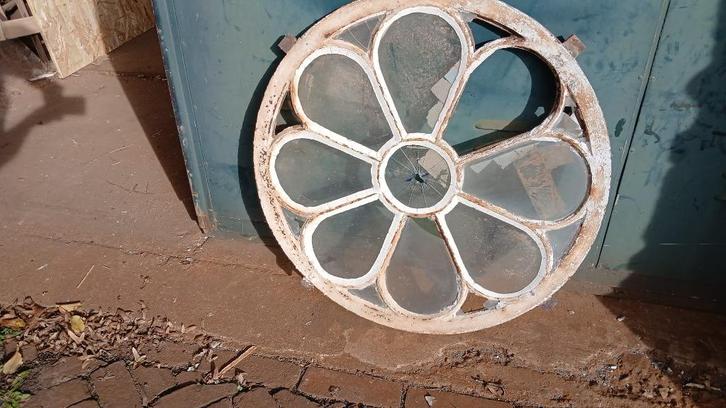 prachtig GOEDKOOP rond 70cm gietijzeren stalraam authentiek, Antiek en Kunst, Curiosa en Brocante, Ophalen of Verzenden