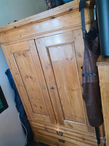 Massief Grenen Houten Kast beschikbaar voor biedingen
