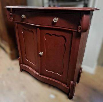 Prachtige sfeervolle Biedermeier commode 1890 Burgundy Wine beschikbaar voor biedingen