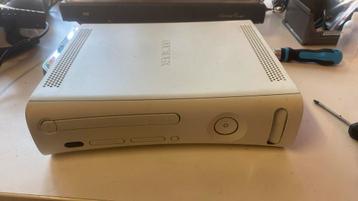 Xbox 360 zonder kabels en toebehoren  beschikbaar voor biedingen