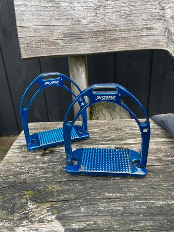 Jin Stirrup beugels blauw beschikbaar voor biedingen