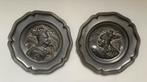 2x tinnen bord: Hagen von Tronje + Siegfried von Niederland, Antiek en Kunst, Antiek | Tin, Ophalen of Verzenden