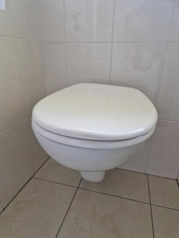 Toiletpot beschikbaar voor biedingen