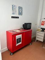 Rood kastje (op wielen), Huis en Inrichting, Ophalen