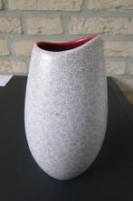 mooi gevormde vaas met rode binnenkant (genummerd), Gebruikt, Aardewerk of Porselein, Ophalen of Verzenden, Minder dan 50 cm