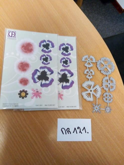 Bloemen mal en 2 pakjes papier samen, Hobby en Vrije tijd, Kaarten | Zelf maken, Nieuw, Pons of Mal, Overige thema's, Ophalen of Verzenden
