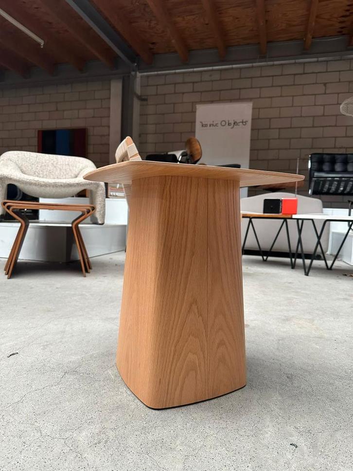 Vitra Wooden side table by Ronan & Erwan Bouroullec, Huis en Inrichting, Tafels | Bijzettafels, Zo goed als nieuw, Vierkant, Minder dan 45 cm