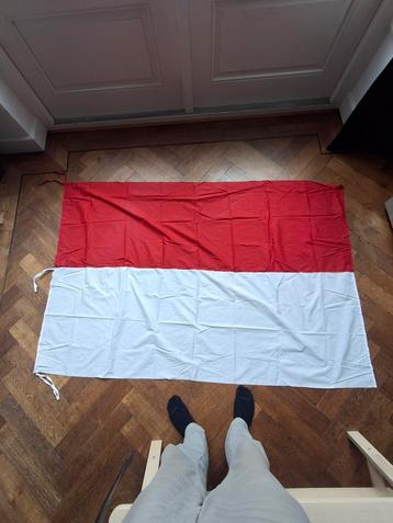 Indonesische vlag 170x117cm  beschikbaar voor biedingen