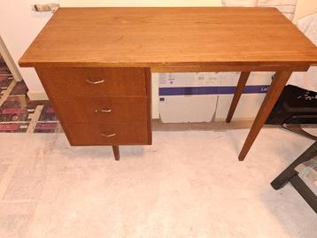 Jaren 60 Retro vintage bureau klein kinder bureau beschikbaar voor biedingen