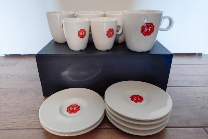 Douwe-Egberts DE kop- en schotelset, Huis en Inrichting, Keuken | Servies, Zo goed als nieuw, Kop(pen) en/of Schotel(s), Overige stijlen