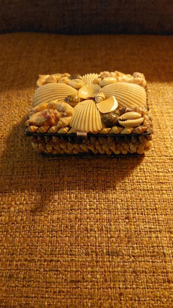 Sieradendoosje met schelpen, Huis en Inrichting, Woonaccessoires | Kisten, Minder dan 50 cm, Minder dan 50 cm, Ophalen of Verzenden