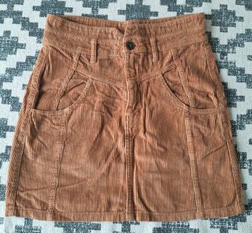 Stradivarius ribcord rokje cognac maat 40
 beschikbaar voor biedingen