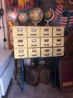 Oude apotheker kast. Op stalen onderstel, Ophalen of Verzenden, Zo goed als nieuw