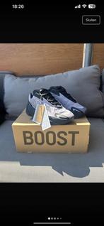 Yeezy 700, Ophalen of Verzenden, Zo goed als nieuw