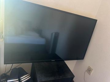 43” telefunken smart tv beschikbaar voor biedingen