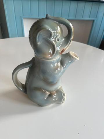 Vintage olifanten kan beschikbaar voor biedingen