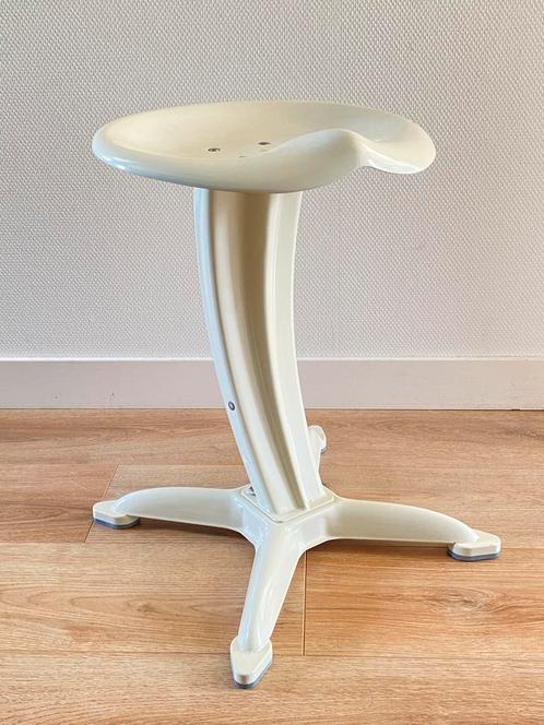 Metalen creme Yasu Sasamoto Lotus Dulton ltd kruk, Huis en Inrichting, Krukjes, Zo goed als nieuw, Ophalen