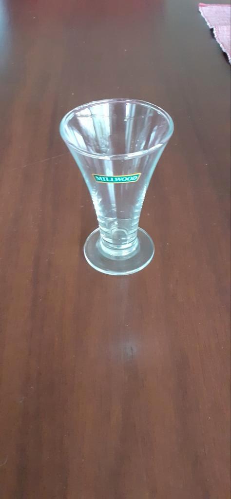 8 Borrelglaasjes in een koop 12,50, Antiek en Kunst, Antiek | Glas en Kristal, Ophalen of Verzenden