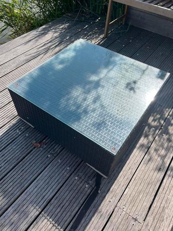 Wicker tuintafel loungetafel glazen blad 75x75x30 beschikbaar voor biedingen
